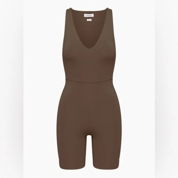Babaton Aritzia Contour V-Neck Romper brown size XS spring 2023 collection - Picture 1 of 12